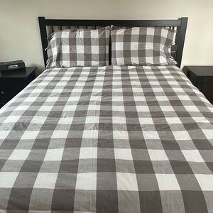 Reversible Queen Duvet Cover w/ Shams